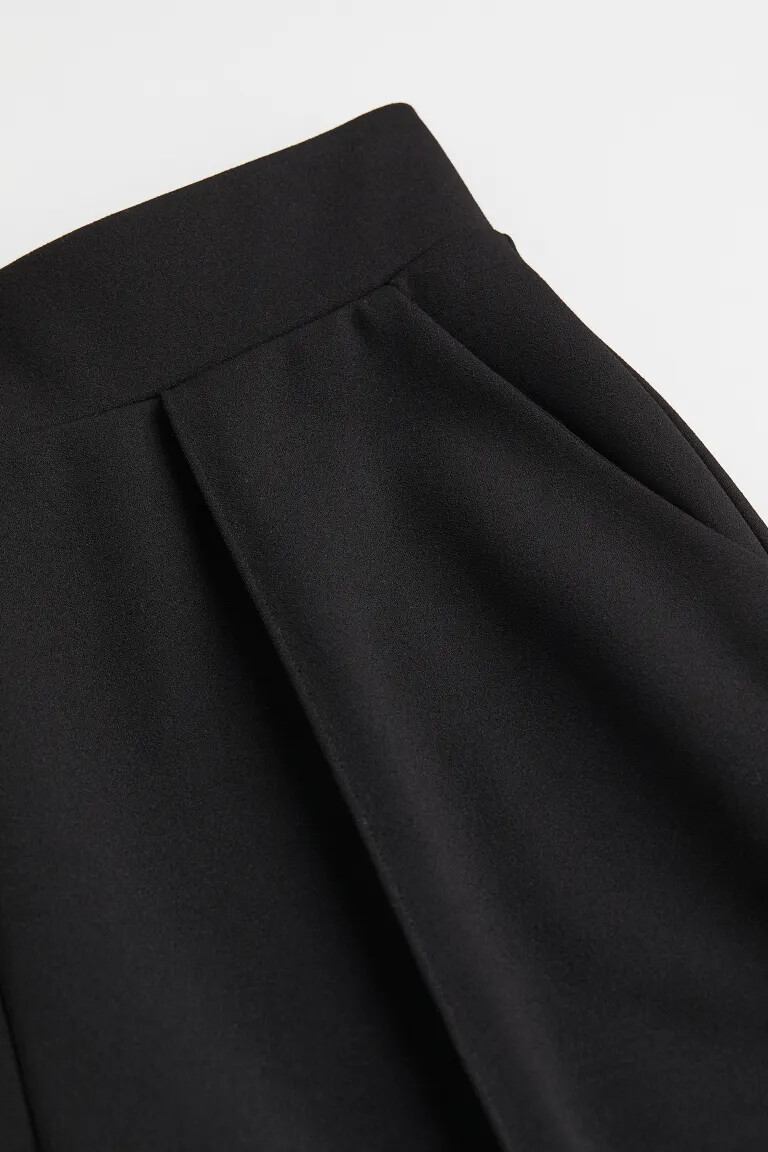 картинка Элегантные брюки с завышенной талией H&M, черный от магазина Одежда+