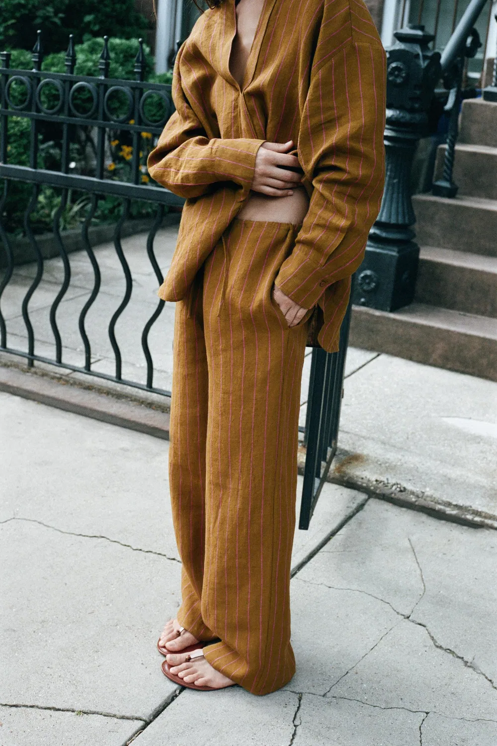 картинка 100% льняные полосатые брюки ZARA, striped от магазина Одежда+