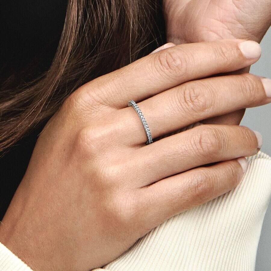 картинка Кольцо Pandora Sparkling из стерлингового серебра с фианитами от магазина Одежда+