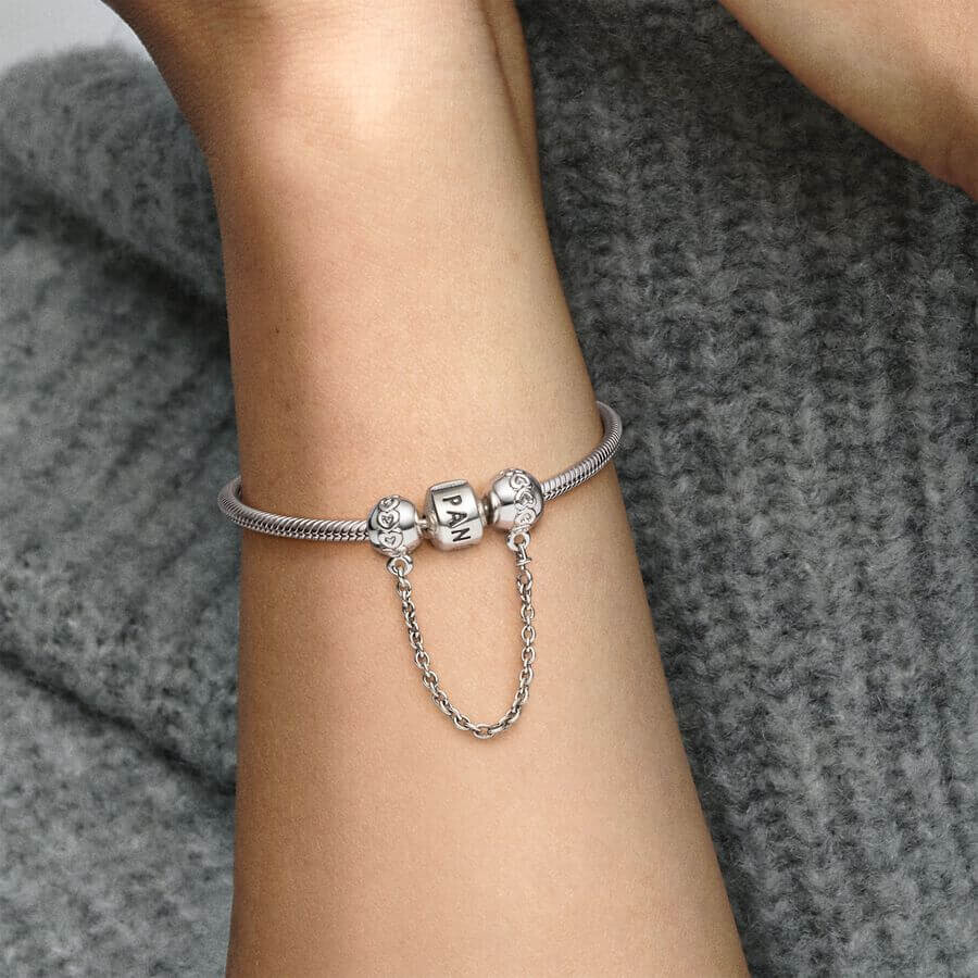 картинка Защитная цепочка Pandora Moments Band of Hearts, серебро от магазина Одежда+