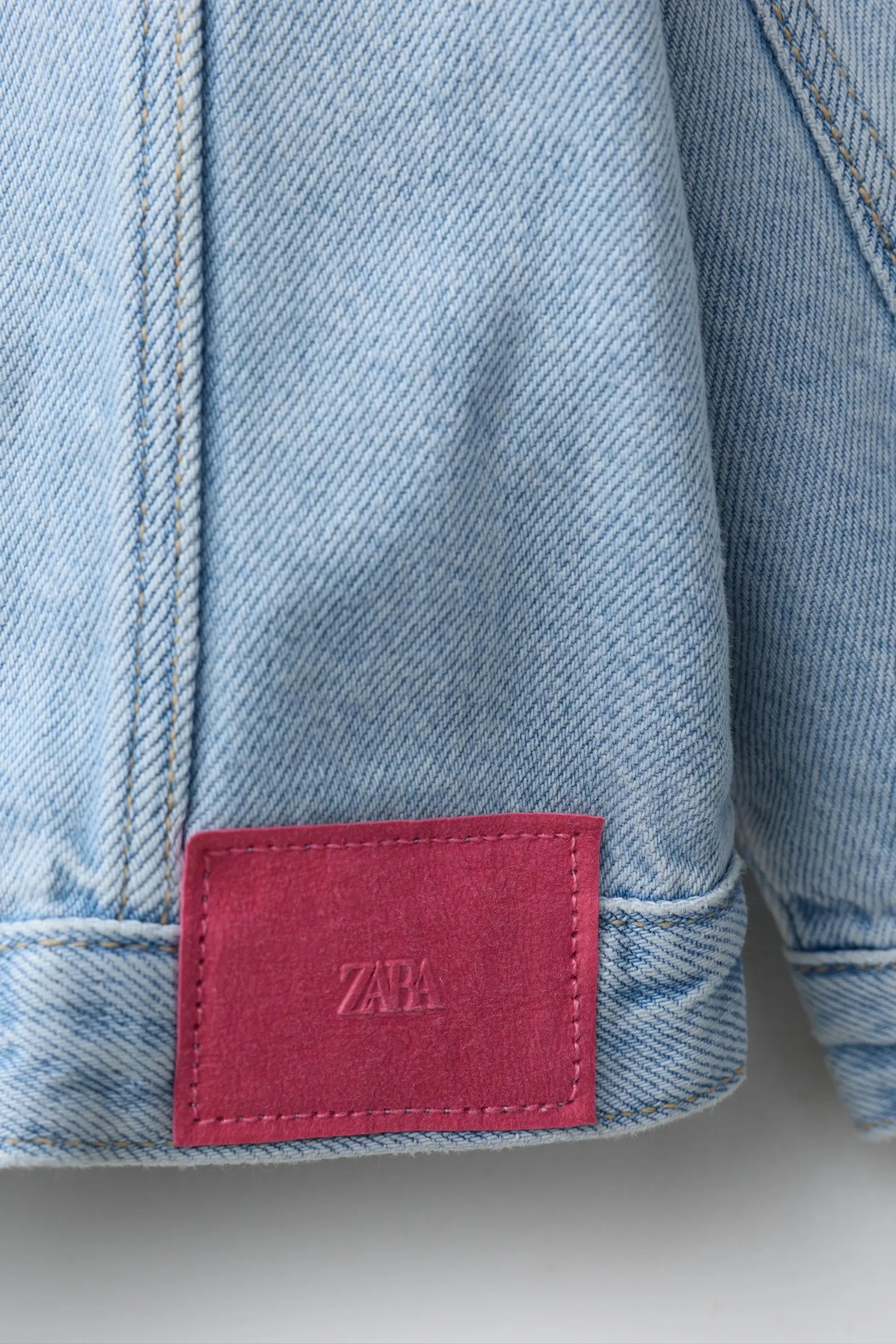 картинка Простая джинсовая куртка Zara, светло-голубой от магазина Одежда+