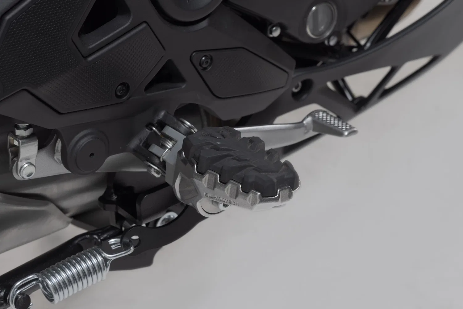 картинка Подножки EVO SW-Motech для Kawasaki от магазина Одежда+