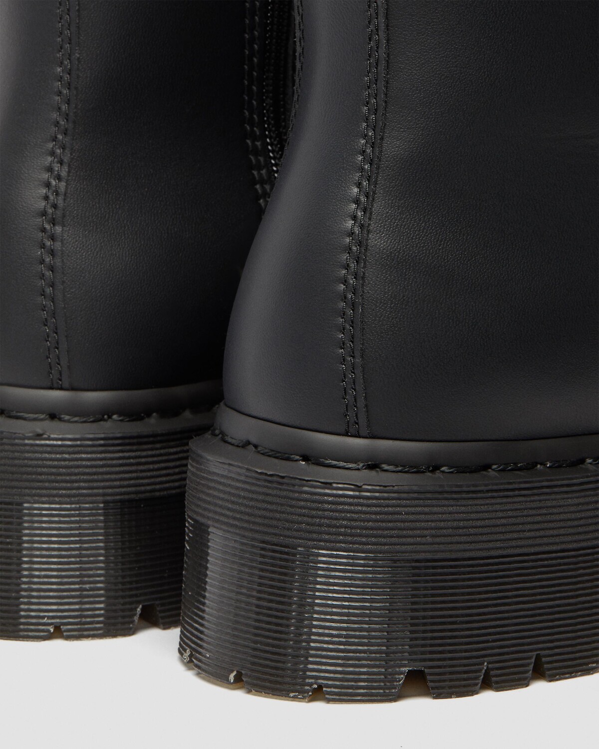 картинка Ботинки Dr. Martens Vegan Jadon II Mono, черные от магазина Одежда+