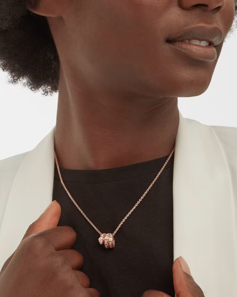 картинка Подвеска Bvlgari Serpenti Viper, розовое золото/бриллианты от магазина Одежда+