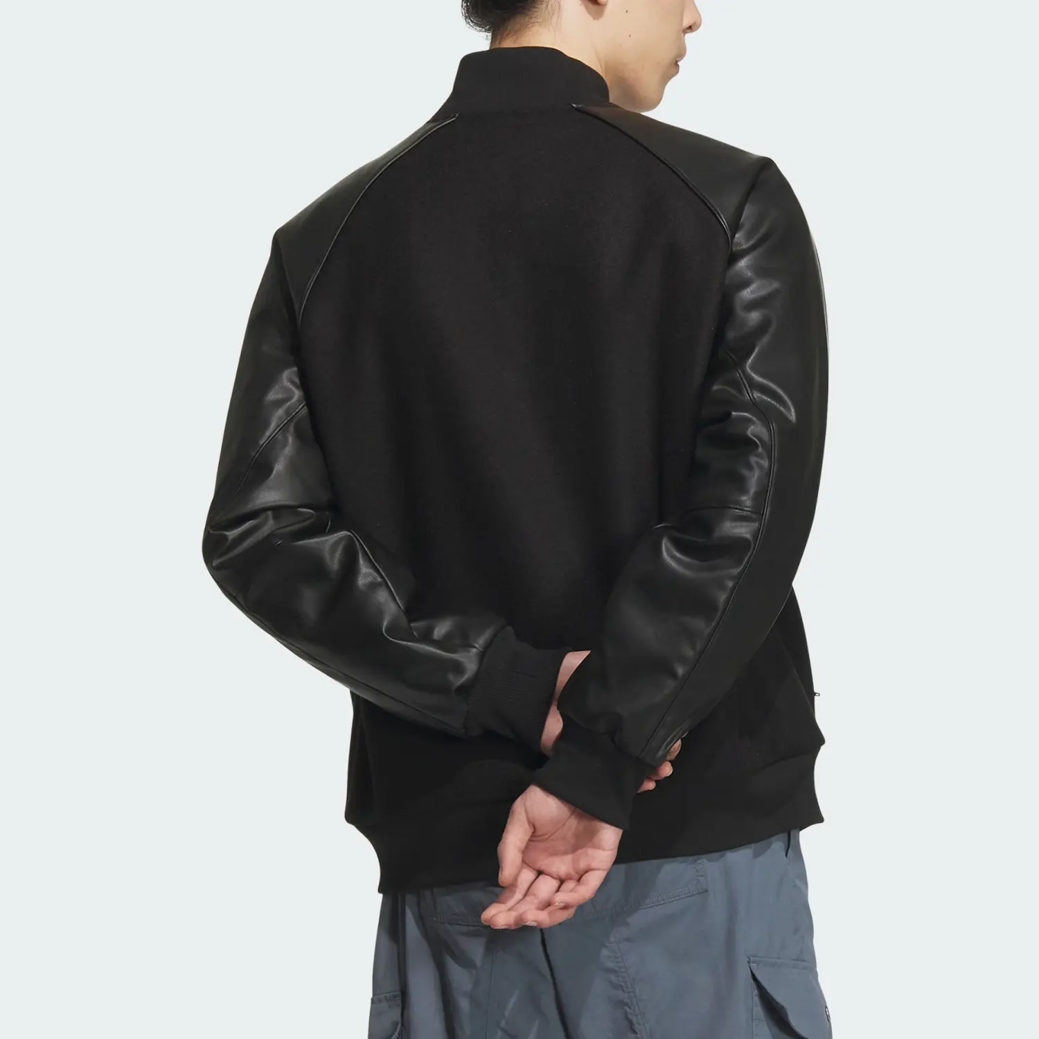 картинка VRCT Стеганая куртка мужская черный Adidas Originals от магазина Одежда+