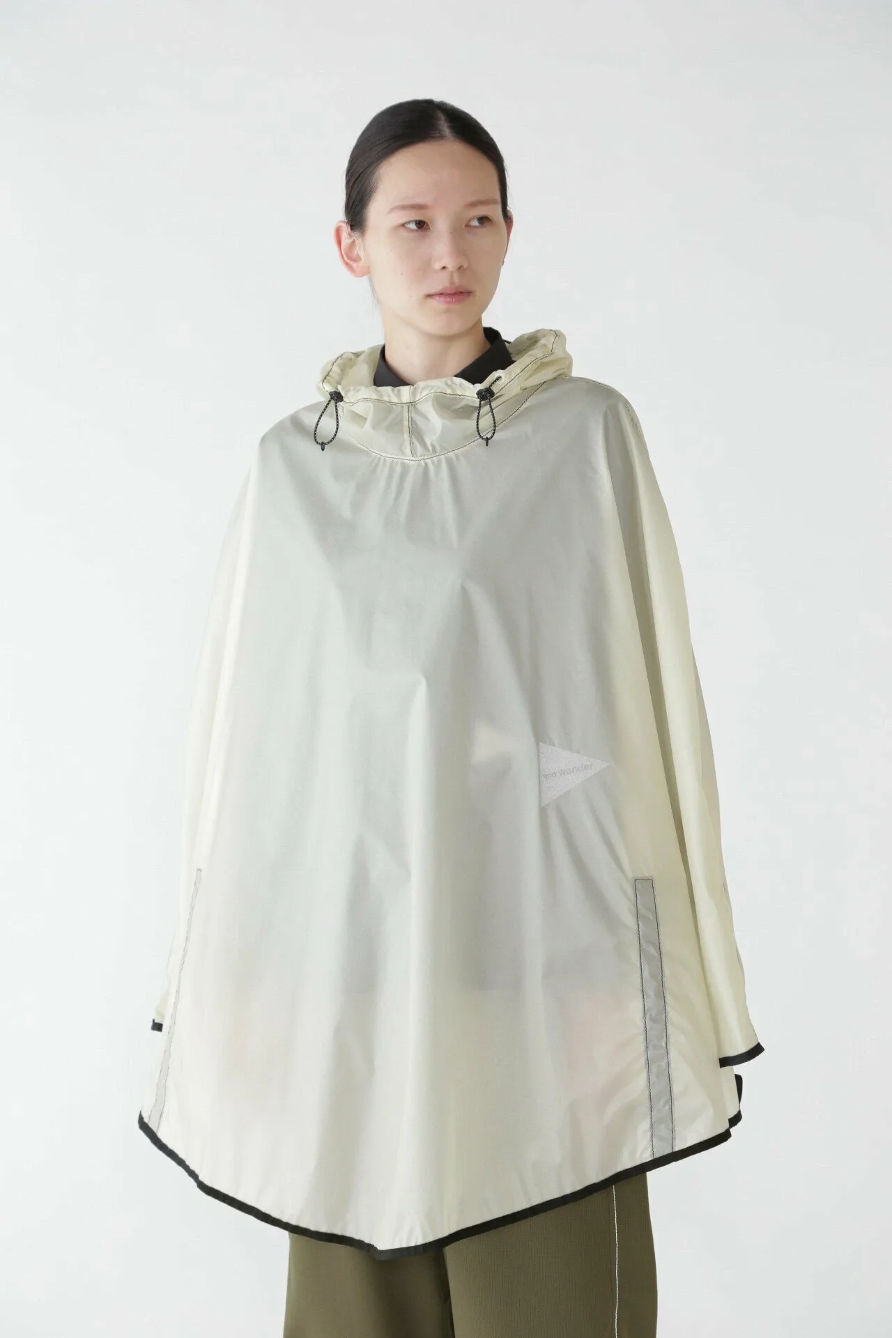 картинка Сил пончо And Wander, Off-white 1 от магазина Одежда+