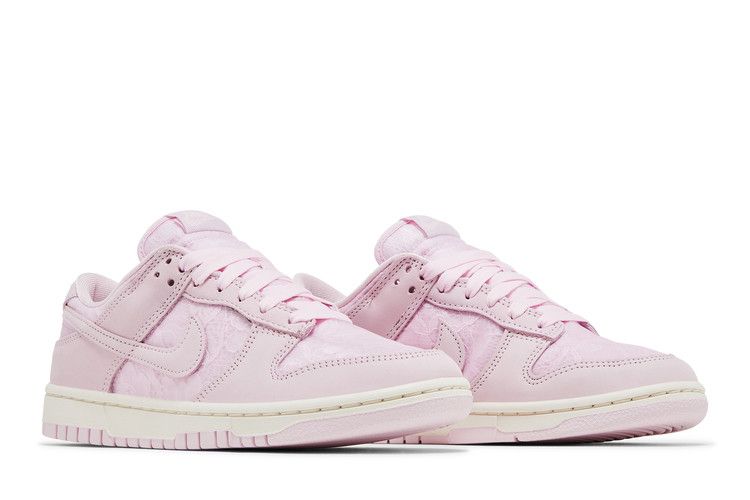 картинка Кроссовки Nike Dunk Low Regal Pink от магазина Одежда+