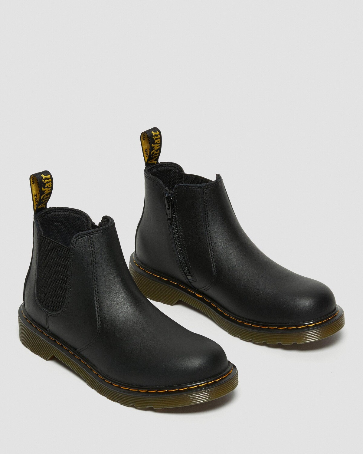 картинка Ботинки челси Dr. Martens 2976 Softy T, молодежные, кожаные, черные от магазина Одежда+