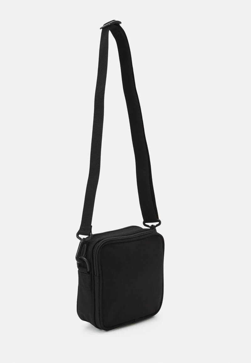 картинка Сумка Carhartt WIP Essentials Bag Small, черная от магазина Одежда+