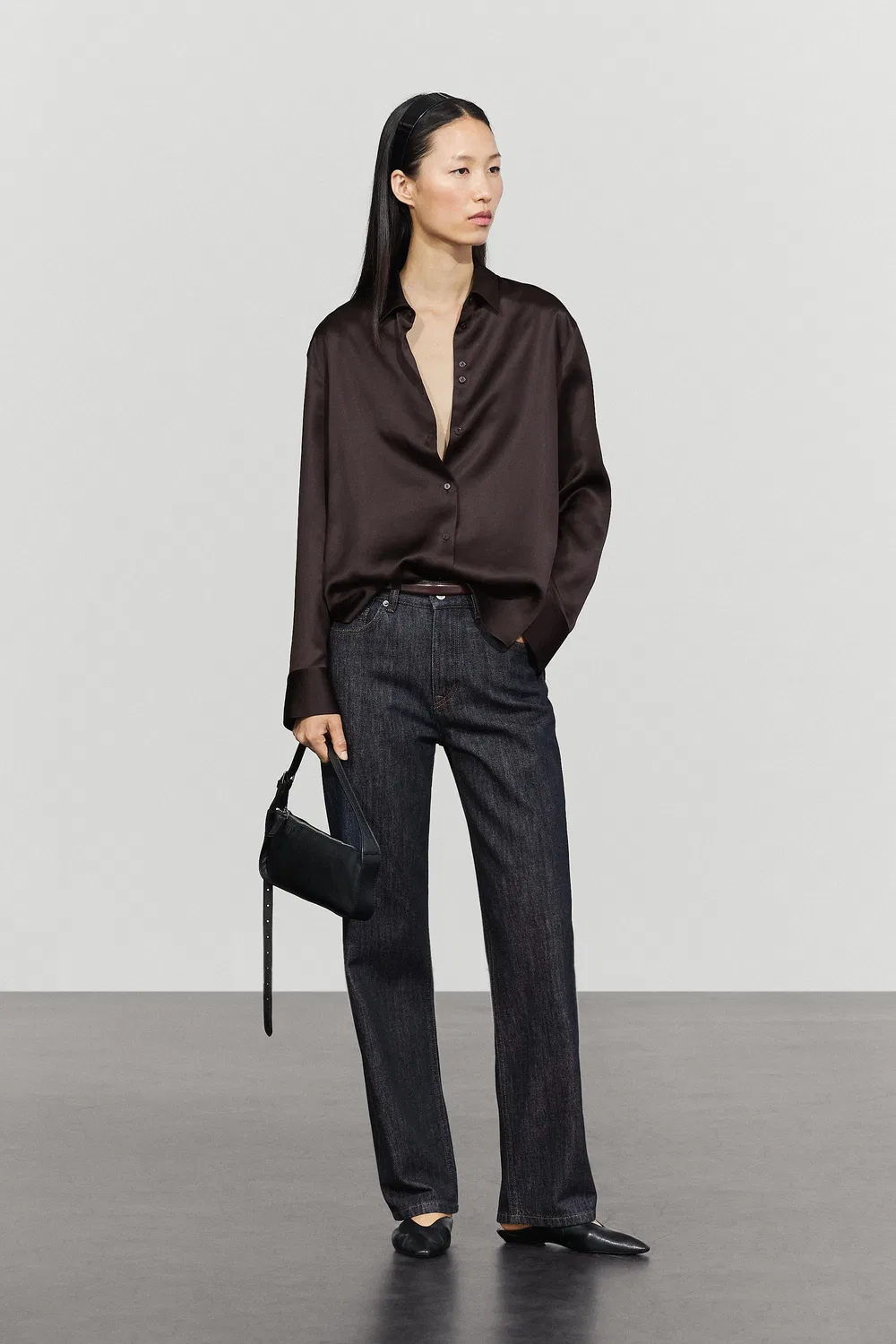 картинка Рубашка Massimo Dutti, атласная, струящаяся, шоколадная от магазина Одежда+