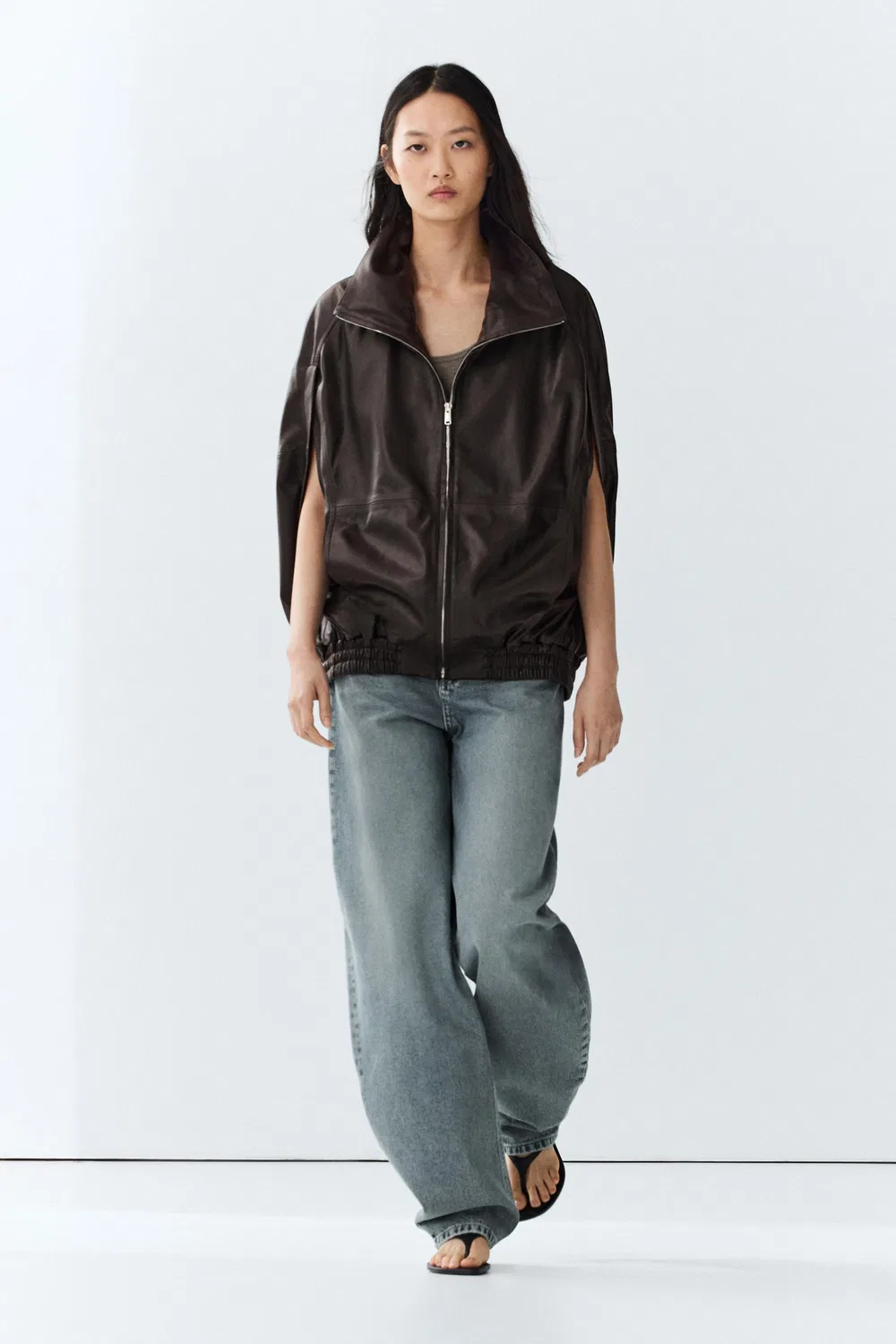 картинка Жилет-бомбер Massimo Dutti Nappa Leather, коричневый от магазина Одежда+