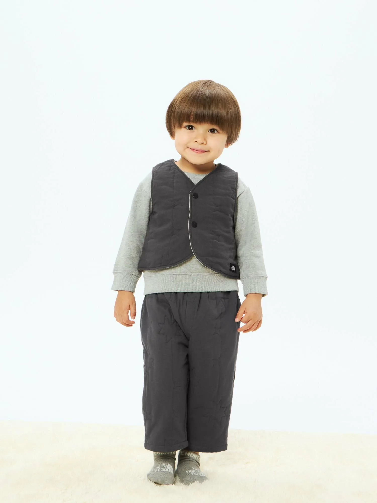 картинка Стеганый жилет Детский The North Face, Graphite Gray от магазина Одежда+