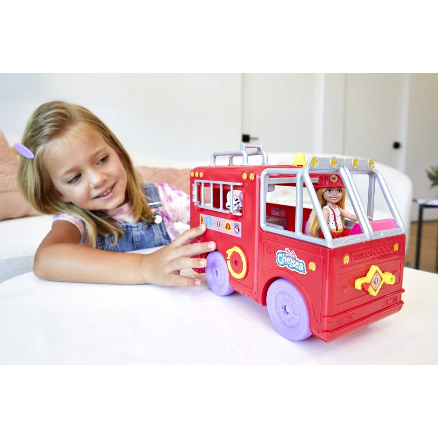 картинка Игровой набор Barbie Chelsea Fire Truck HCK73 от магазина Одежда+