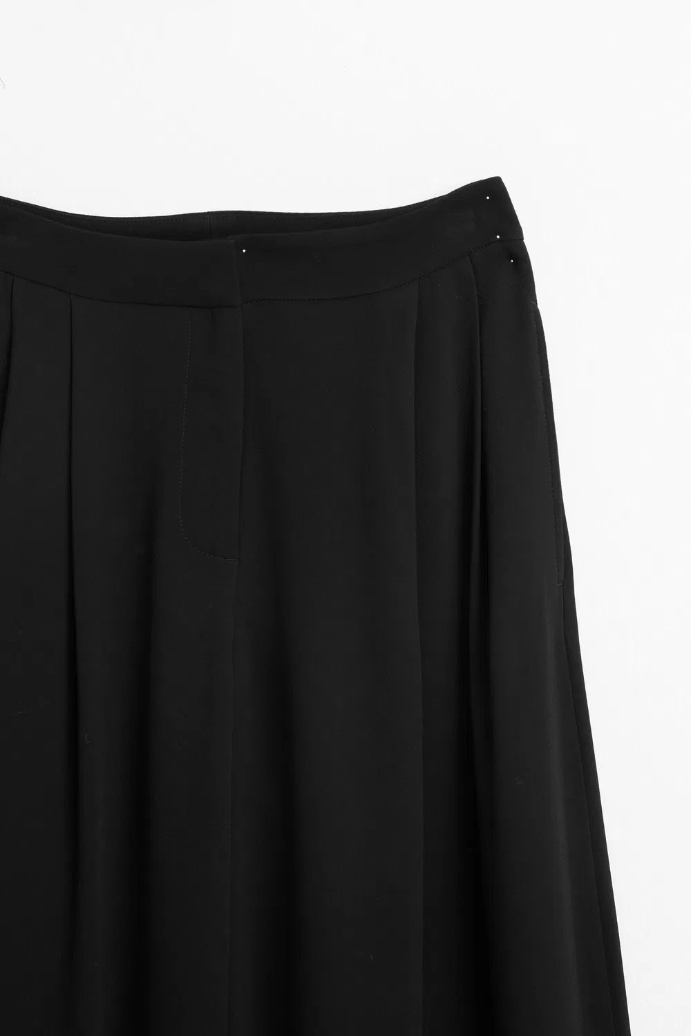 картинка Брюки Massimo Dutti Voluminous Wide-Leg Pleated, черный от магазина Одежда+