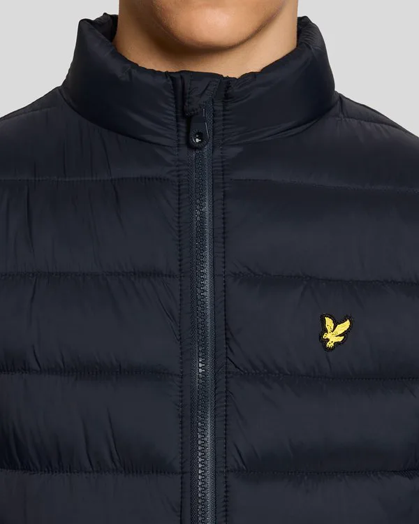 картинка Легкий стеганый жилет Lyle & Scott, Dark Navy от магазина Одежда+