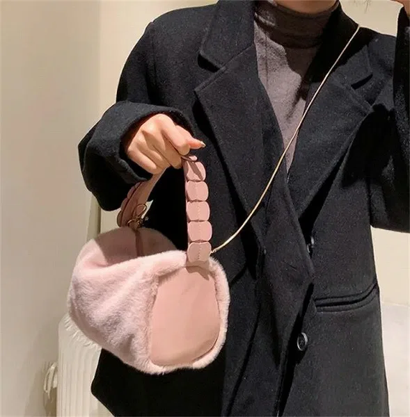 картинка Плюшевая сумка через плечо, Pink от магазина Одежда+
