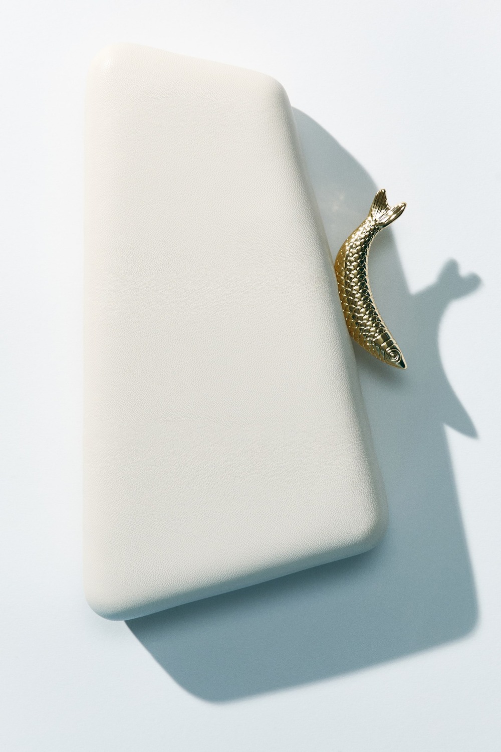картинка Клатч H&M Asymmetric Envelope, кремовый от магазина Одежда+