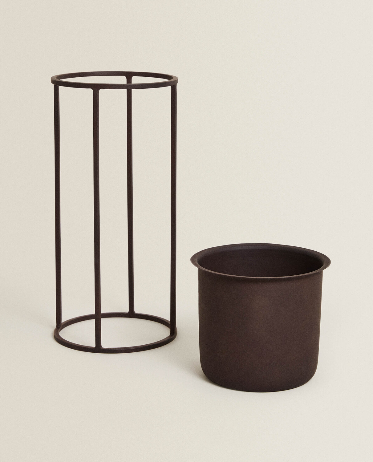 картинка Горшок цветочный Zara Home Metallic от магазина Одежда+